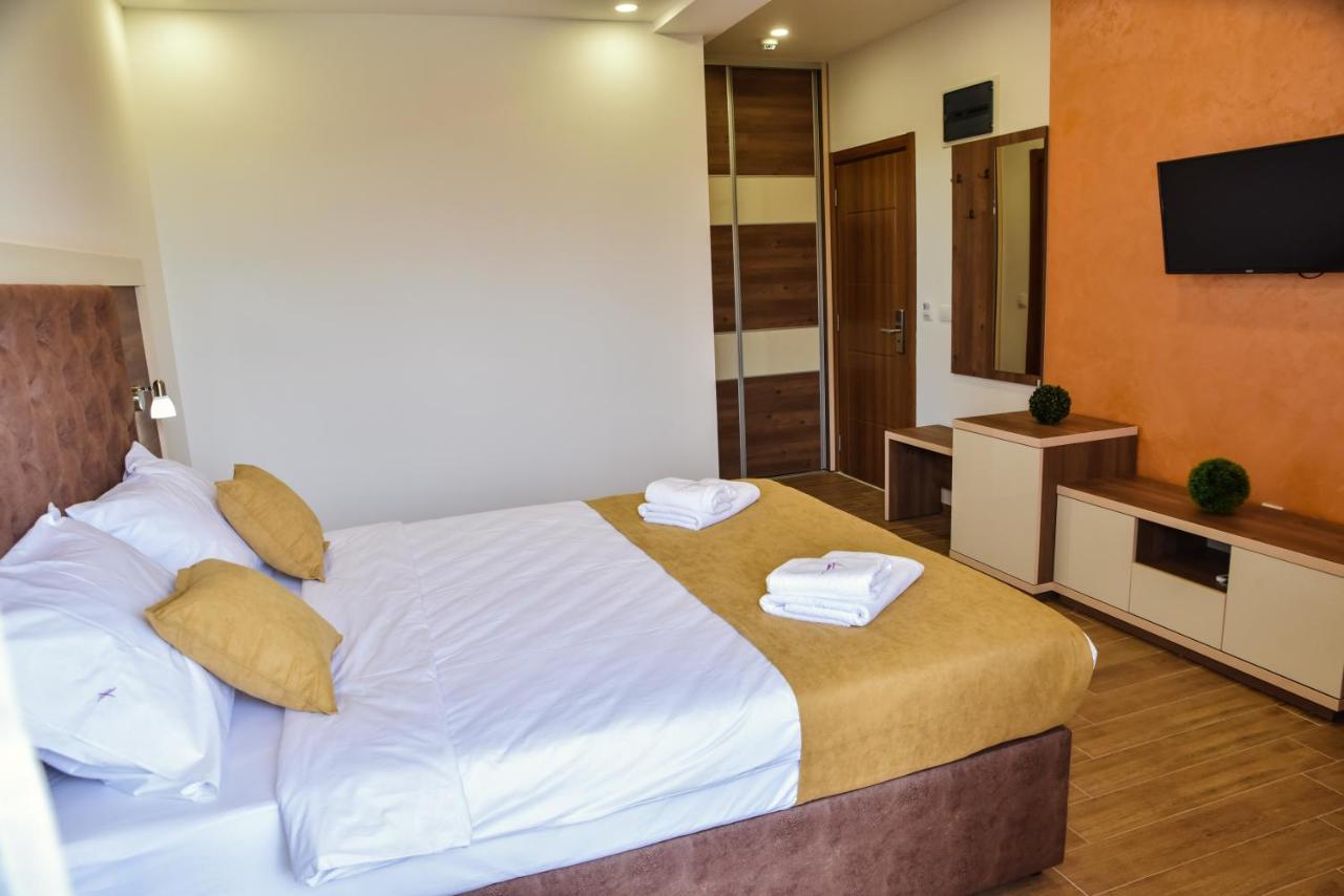 Hotel Heaven Lux Ulcinj Esterno foto