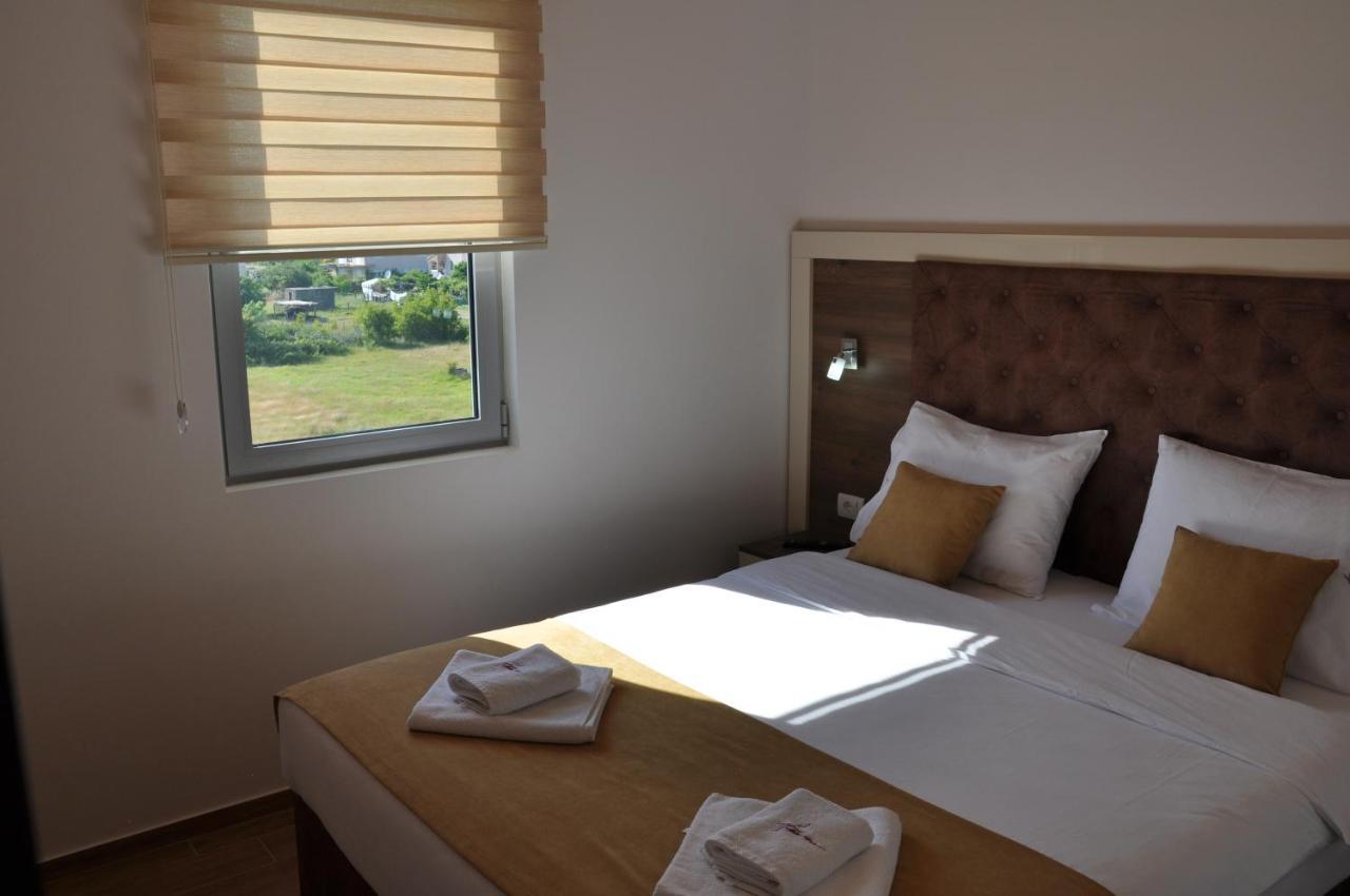 Hotel Heaven Lux Ulcinj Esterno foto