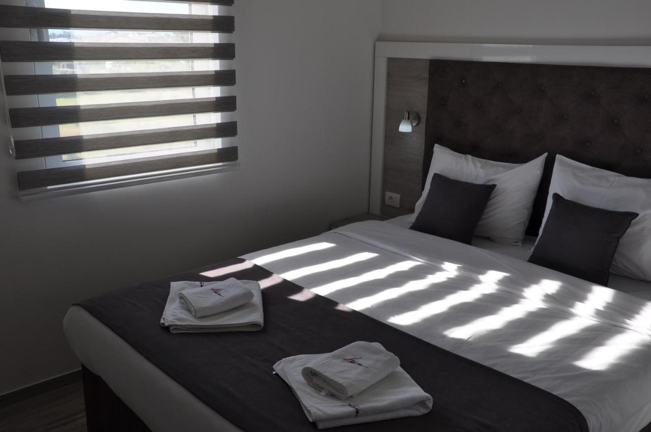 Hotel Heaven Lux Ulcinj Esterno foto