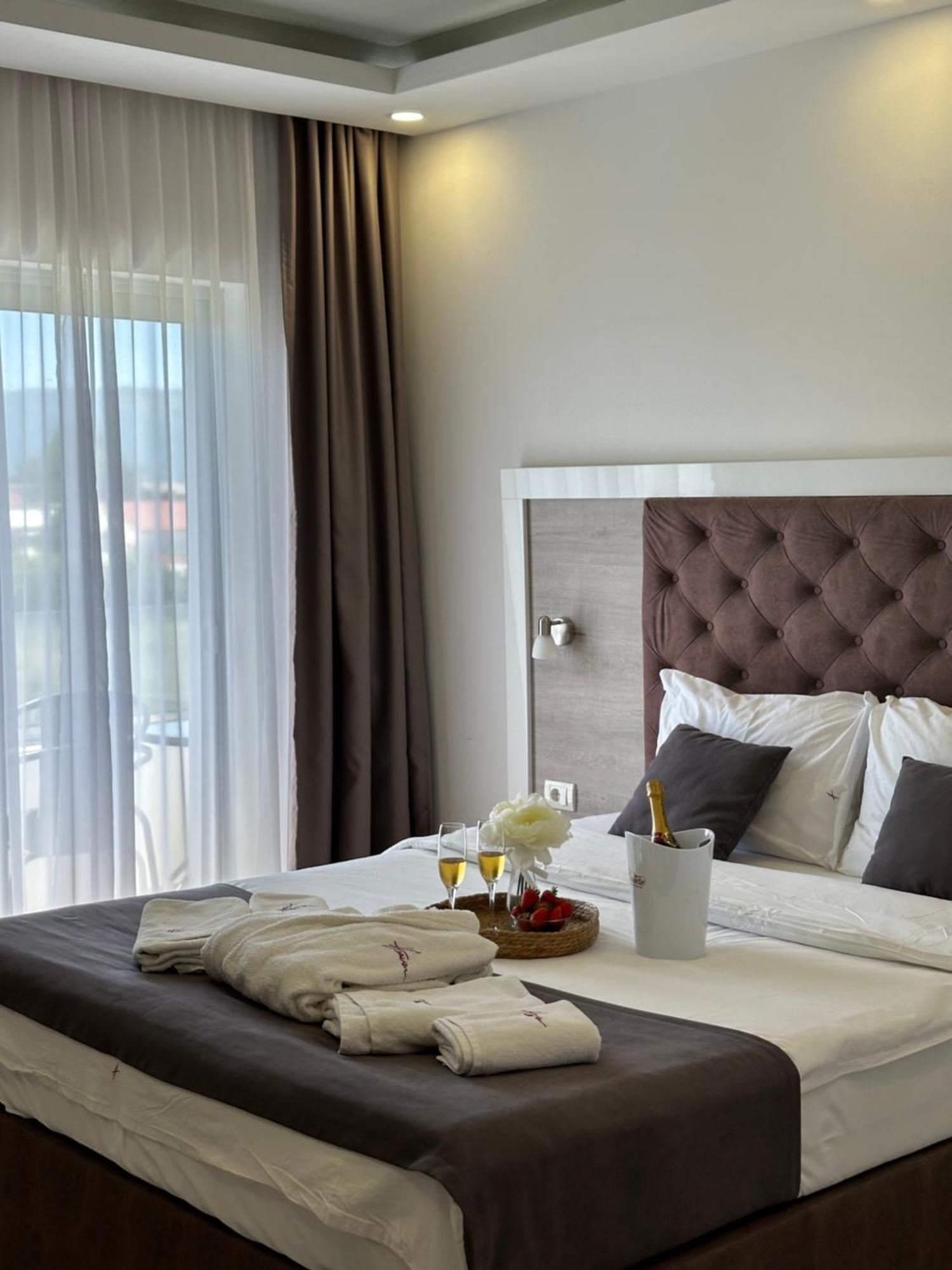 Hotel Heaven Lux Ulcinj Esterno foto