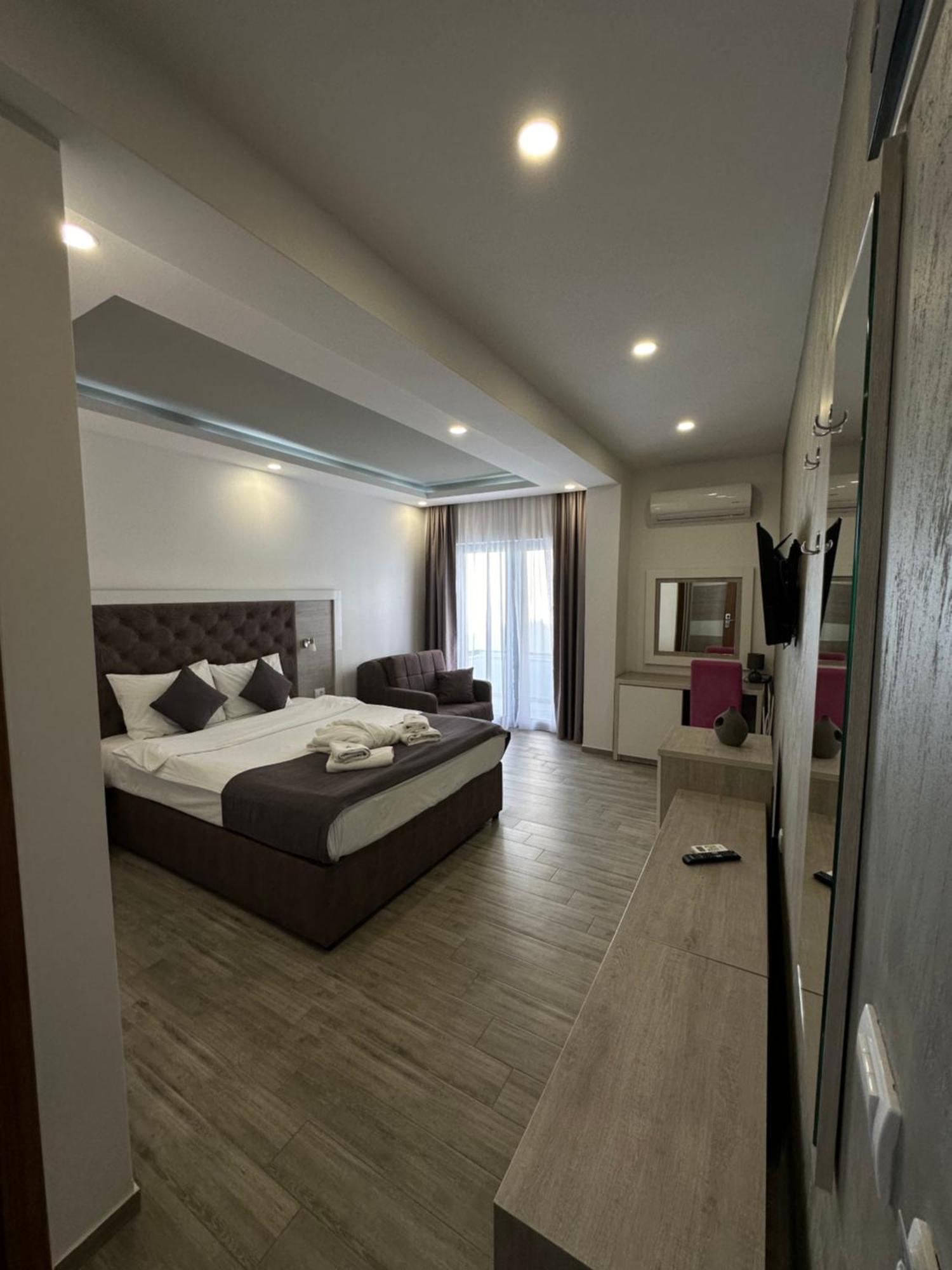 Hotel Heaven Lux Ulcinj Esterno foto
