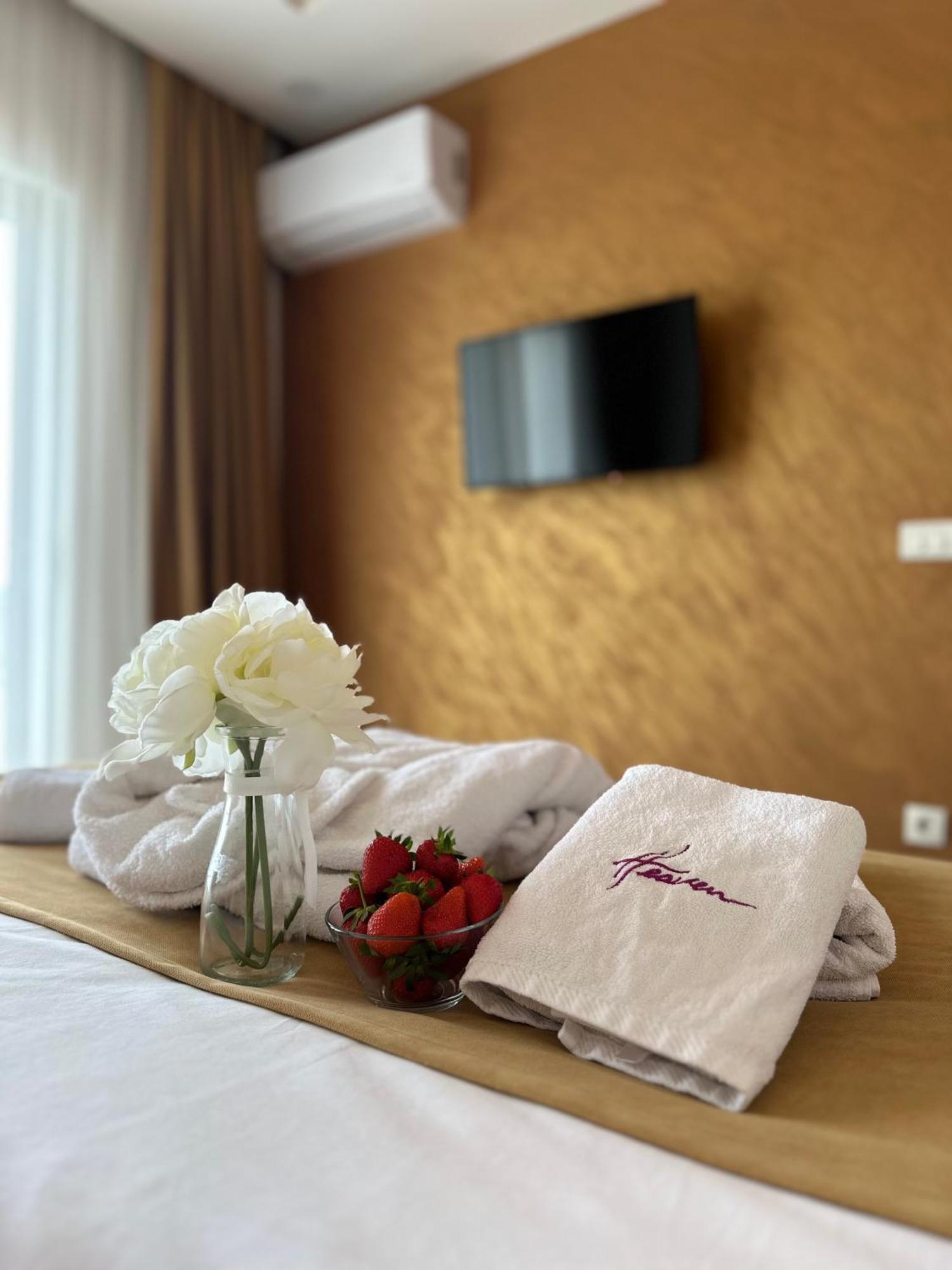 Hotel Heaven Lux Ulcinj Esterno foto