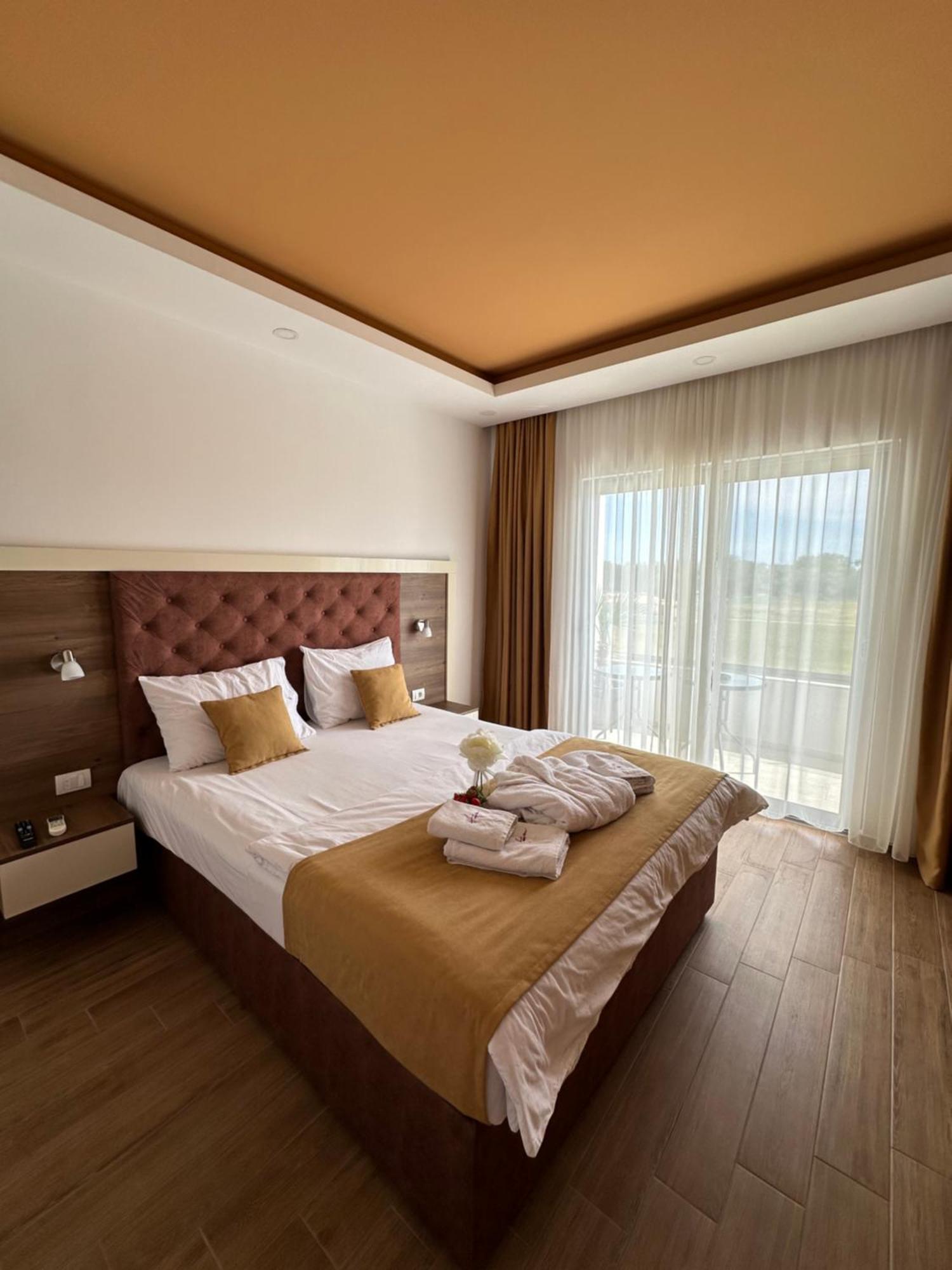 Hotel Heaven Lux Ulcinj Esterno foto