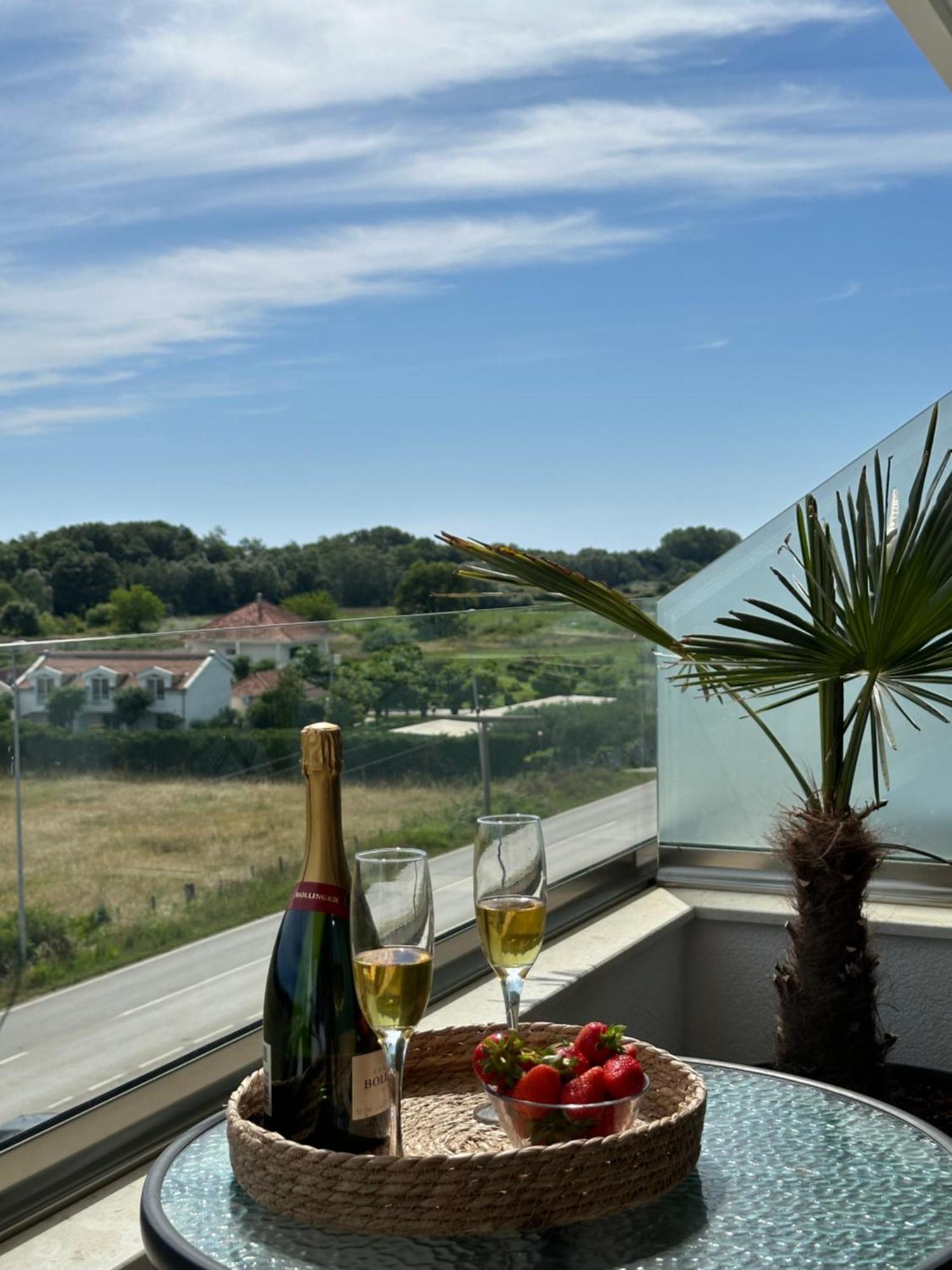 Hotel Heaven Lux Ulcinj Esterno foto